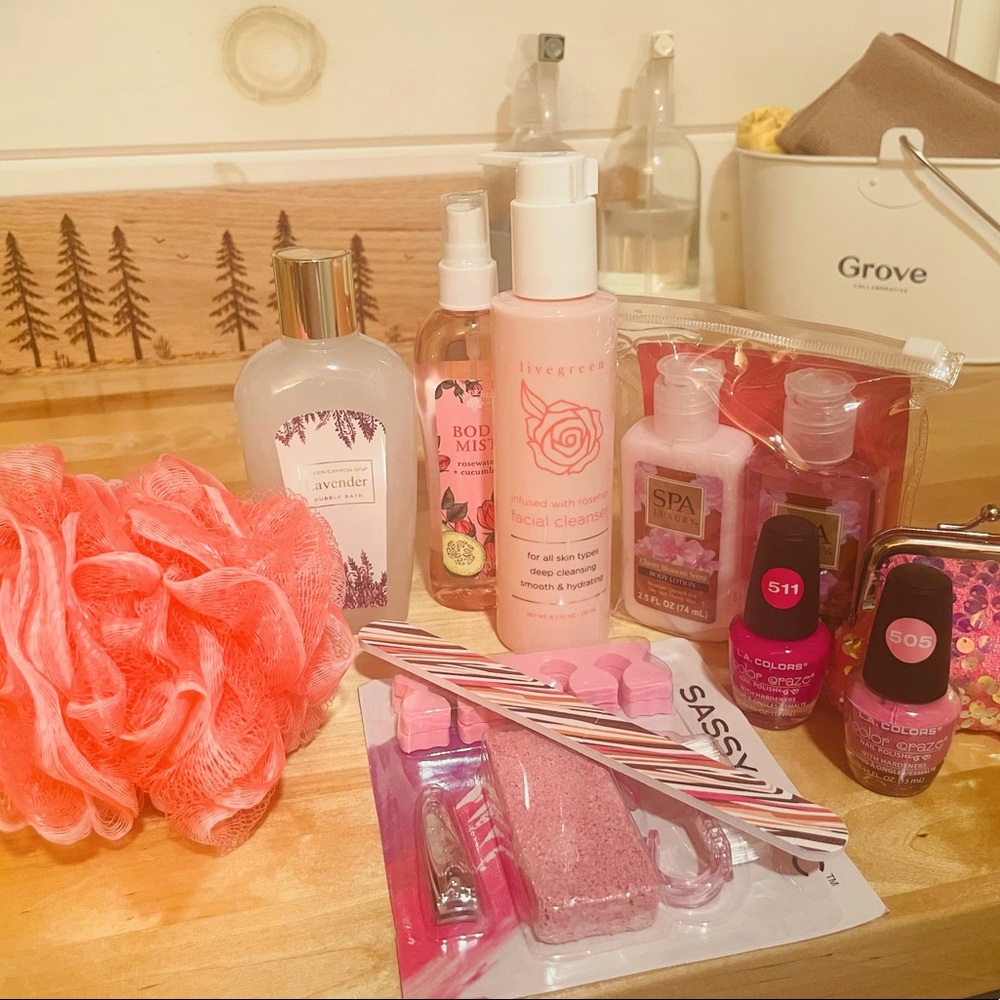 Pink Party Spa Set Over 10 Items - face skin nails body
